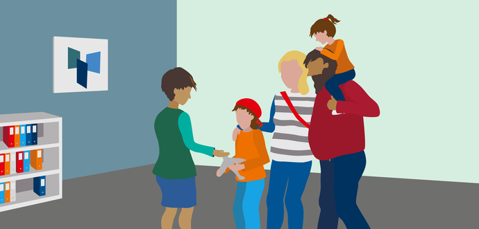 Eine Person übergibt ein Kind an eine Familie.